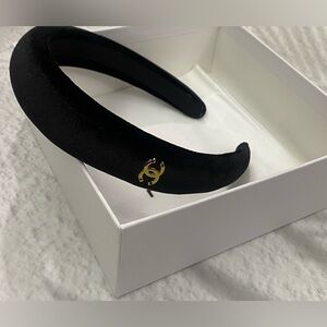 CHANEL Elegant Black Headband with Gold Emblem